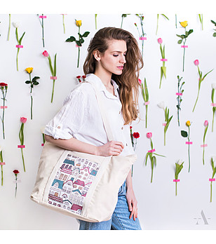 Светлобежова дамска памучна чанта с панел с принт Ness снимка
