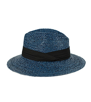 Синя шапка с черна лента Flavia снимка