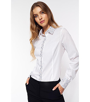Бяла дамска риза с елементи с флорален принт Tina снимка