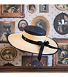 Дамска шапка в бежово и черно Delmira-4 снимка