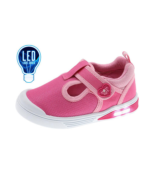 Розови бебешки обувки със светещa подметка снимка