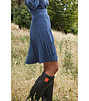 Синя плисирана пола от фино плетиво-2 снимка