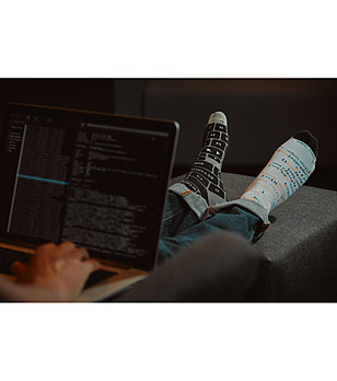 Тематични unisex чорапи IT developer в сиво, бяло и черно снимка