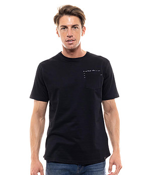 Памучна мъжка тениска в черно с джоб Marek снимка