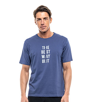 Памучна мъжка тениска в синьо The best way out снимка