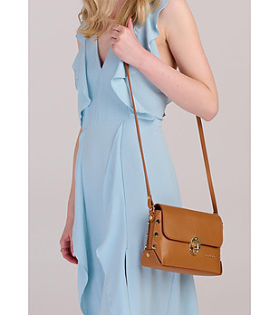 Дамска чанта от естествена кожа в цвят камел Mina снимка