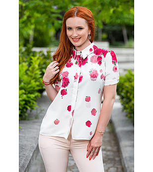 Бяла дамска риза с розов флорален принт снимка