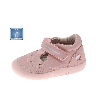 Розови бебешки обувки снимка