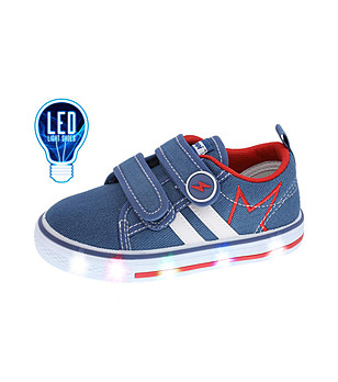 Сини детски обувки със светещи подметки снимка