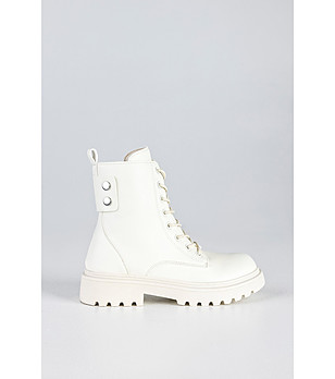 Дамски боти в екрю Judita снимка