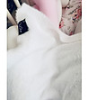 Бебешко пухкаво одеяло в екрю-0 снимка