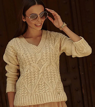 Дамски пуловер в светлобежово Kalona снимка