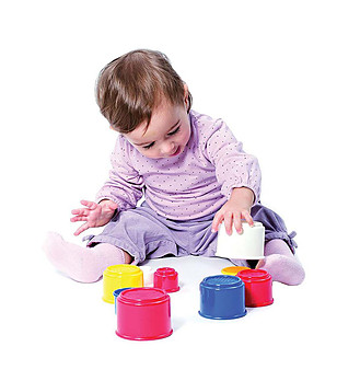 Кула от чашки в различни цветове снимка