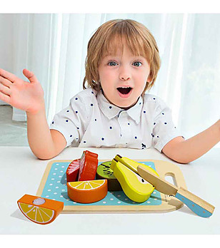 Дървени плодове за рязане с дъска снимка