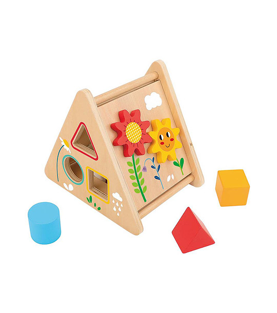 Дървена къщичка с активности снимка