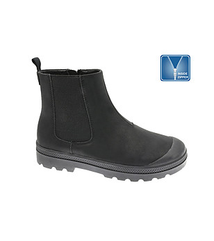 Черни детски боти снимка