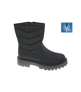 Черни детски боти снимка