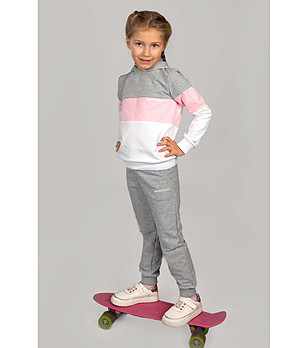 Детски спортен комплект за момиче в три цвята снимка