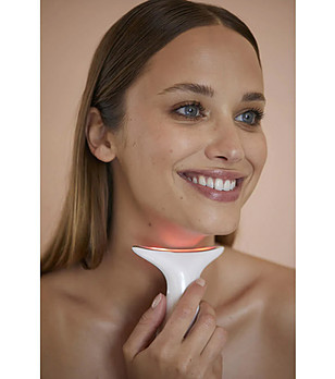Светлинен масажор за лице против бръчки снимка