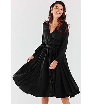 Разкроена рокля в черно Alseia снимка