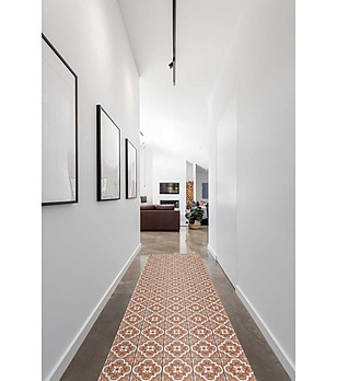 Бежова постелка с принт 180х52 см снимка