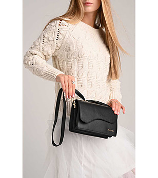 Черна дамска кожена чанта с асиметричен капак Pola снимка