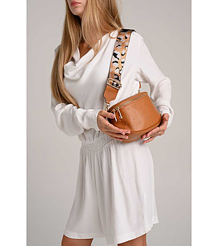 Дамска кожена чанта в цвят камел с декоративни капси Berta снимка