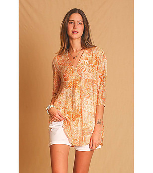 Дамска блуза в оранжеви нюанси с фигурален принт снимка