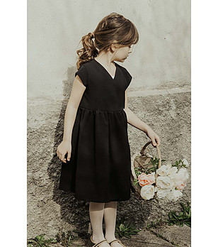 Черна детска рокля Diana снимка