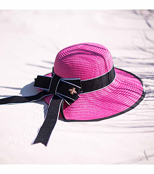 Дамска шапка в циклама с черни кантове Kora снимка