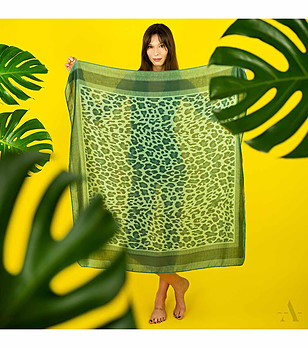 Дамски шал в зелени нюанси с леопардов принт Alla снимка