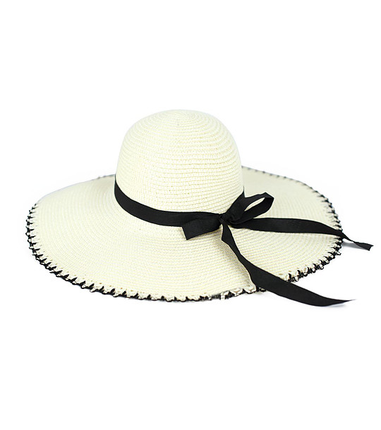 Бяла дамска шапка с черни кантове Amara снимка