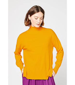 Жълт дамски пуловер Mireille снимка