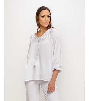 Oversize сатенена бяла дамска блуза снимка