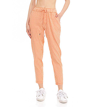 Дамски панталон на каре в оранжево и бяло снимка