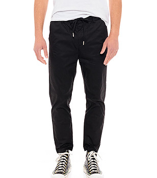 Мъжки панталон в черен цвят с памук Edvin снимка