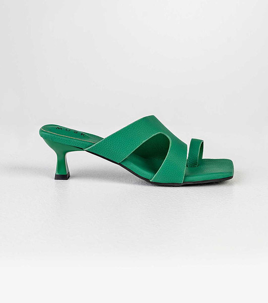 Зелени дамски чехли с асиметричен дизайн Sobella снимка