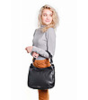 Дамска кожена чанта в черен цвят с ефектен детайл-4 снимка