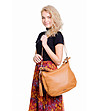 Дамска кожена чанта в нюанс на цвят коняк с ефектен детайл-4 снимка