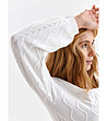 Бял дамски пуловер с ефектни плетеници Aeroma-3 снимка