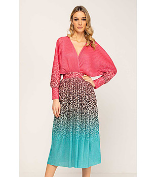 Елегантна рокля в цвят корал и тюркоазено с контрастен леопардов принт снимка