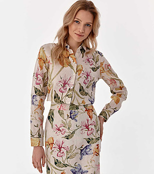 Бежова дамска ленена риза за с флорален принт снимка