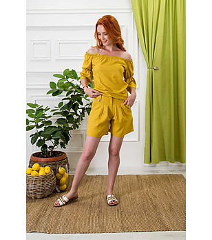 Ленен комплект от блуза и панталонки в цвят горчица снимка
