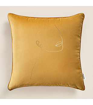 Калъфка за възглавница в цвят горчица с щампа в златисто Mademoiselle снимка