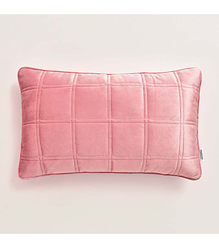 Розова продълговата калъфка за възглавница с декоративни шевове Colette 30x50 см снимка