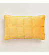 Продълговата калъфка за възглавница цвят горчица с декоративни шевове Colette 30x50 см-0 снимка