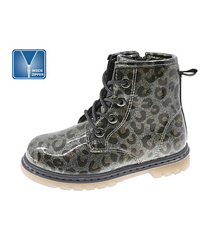 Детски боти с леопардов принт снимка