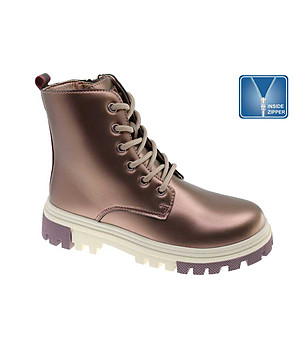 Детски боти в бронзов нюанс снимка