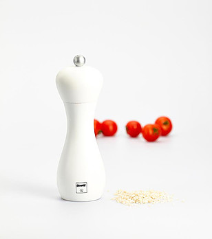 Бяла мелничка за сол снимка