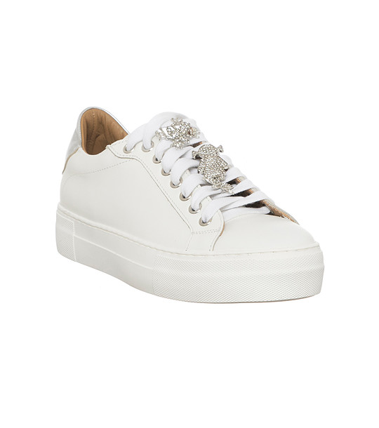 Дамски кожени сникърси в бяло и сребристо снимка